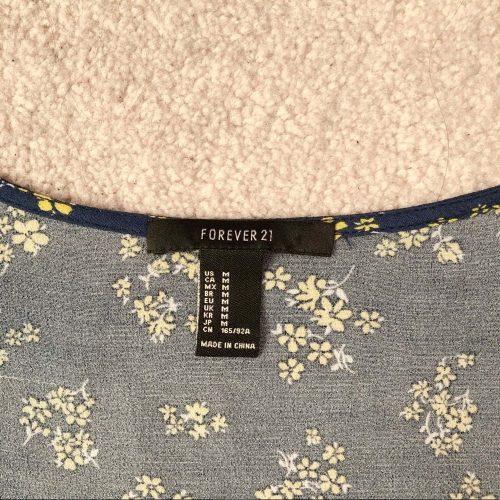 F21 Navy Blue Floral Cropped Ruffle Blouse - Picture 3 of 7